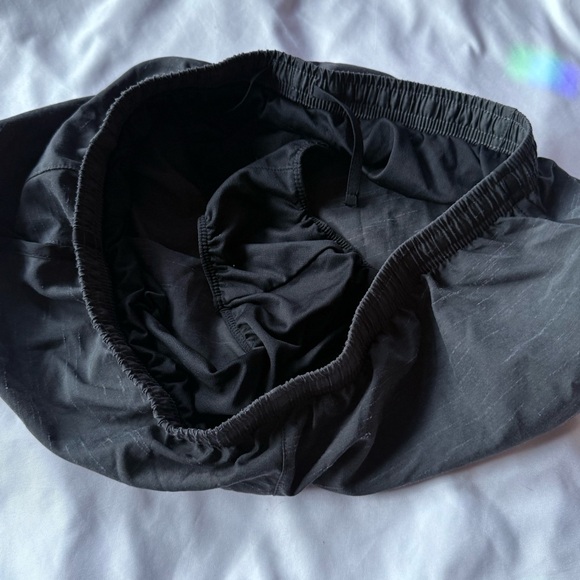 Nike Black Athletic Shorts Lightweight Elastic Waist - Picture 4 of 4